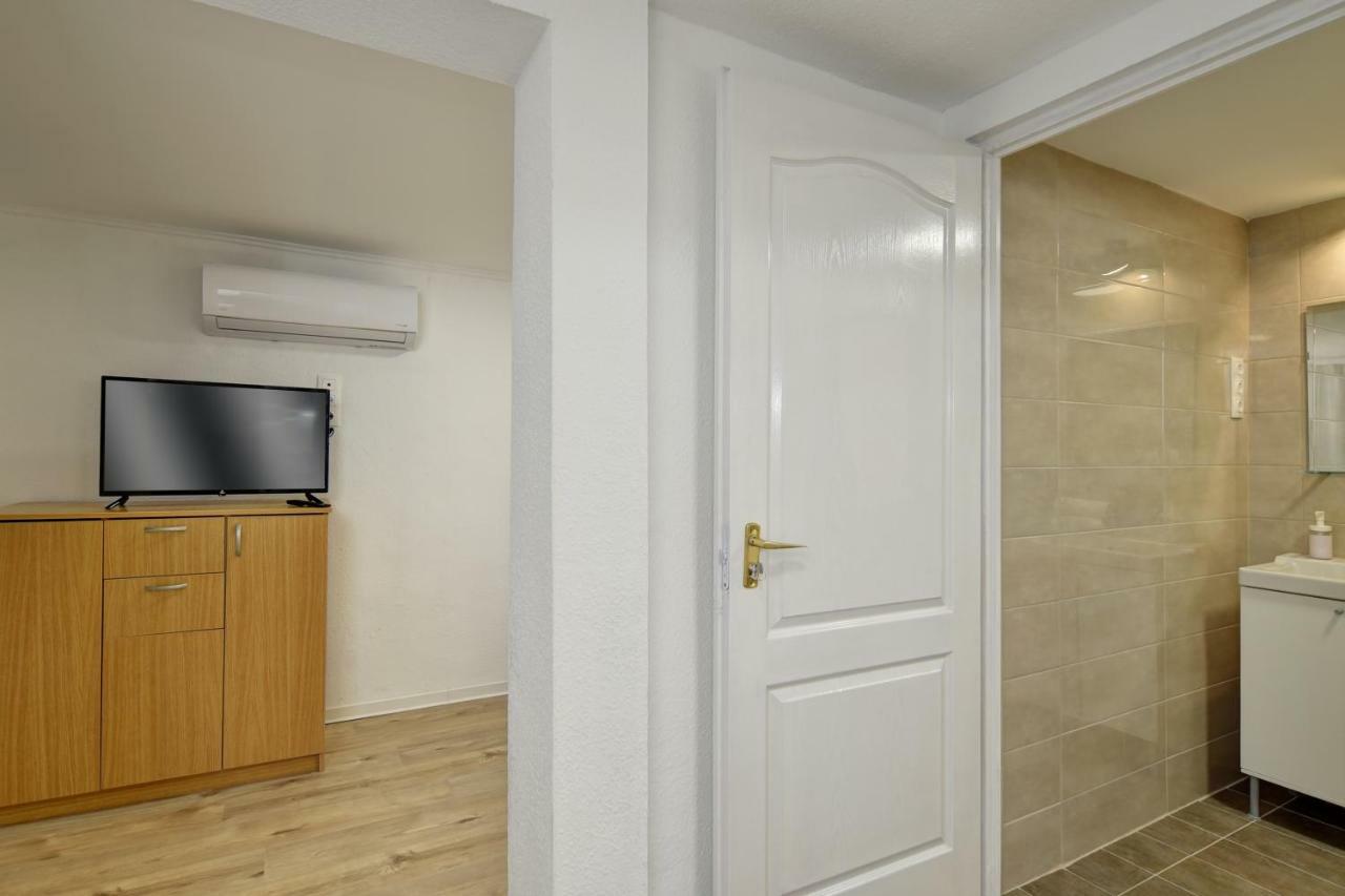 Heart Of Downtown Apartment Budapest Exterior photo