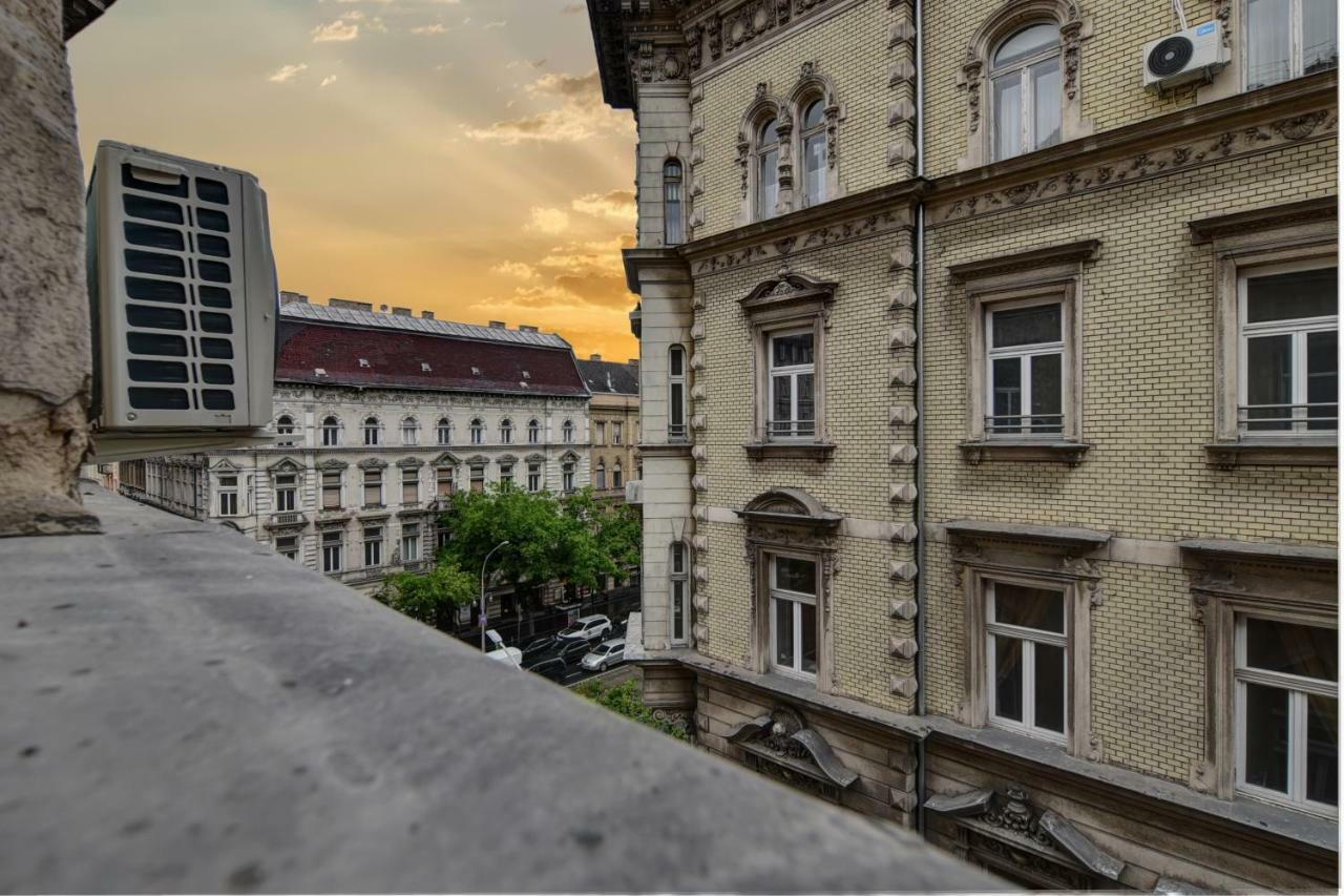 Heart Of Downtown Apartment Budapest Exterior photo
